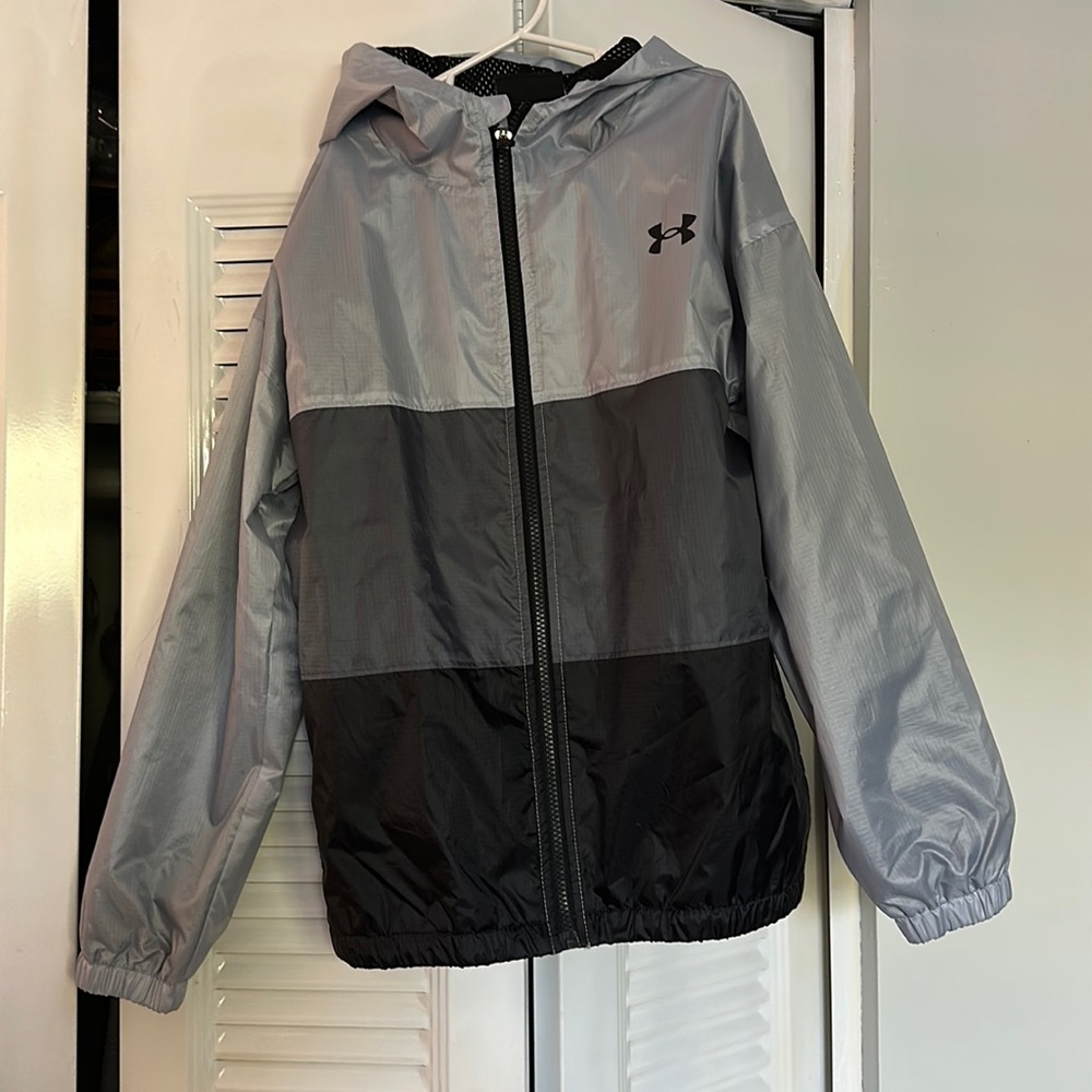NWOT, boys YM Underarmour rain shell